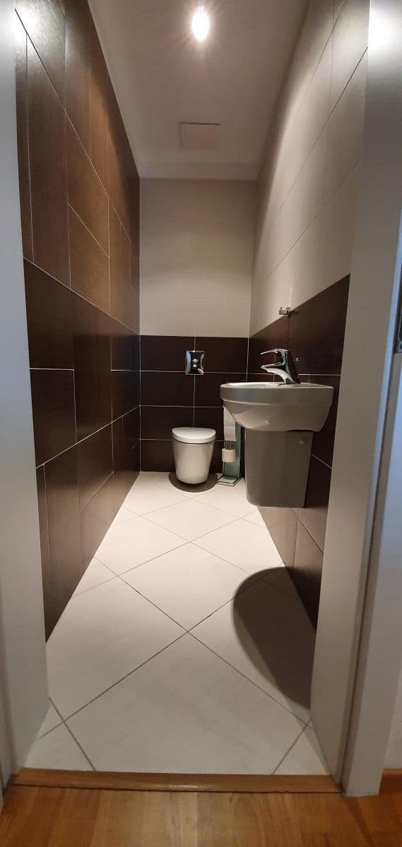 Prenájom bytu 2-izbový 64 m², V Přístavu, Praha, Praha Prenájom bytu 2-izbový 64 m², V Přístavu, Praha, Praha