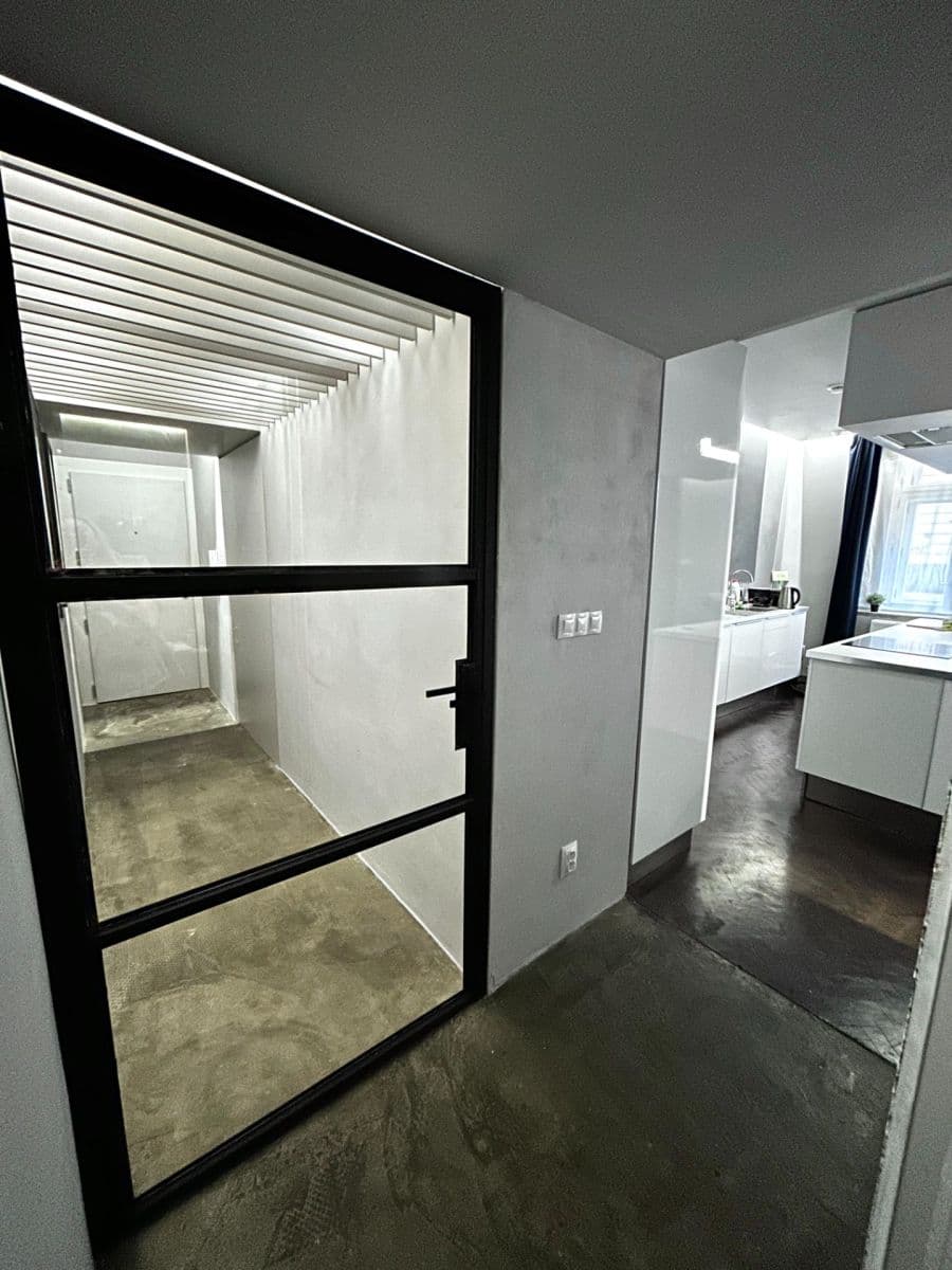 Prenájom bytu 2-izbový 68 m², Schnirchova, Praha, Praha Prenájom bytu 2-izbový 68 m², Schnirchova, Praha, Praha