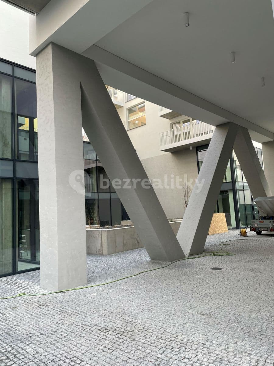 Prenájom bytu 1-izbový 30 m², Křižíkova, Praha, Praha Prenájom bytu 1-izbový 30 m², Křižíkova, Praha, Praha