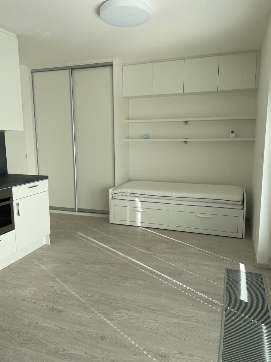 Prenájom bytu 1-izbový 30 m², Křižíkova, Praha, Praha Prenájom bytu 1-izbový 30 m², Křižíkova, Praha, Praha