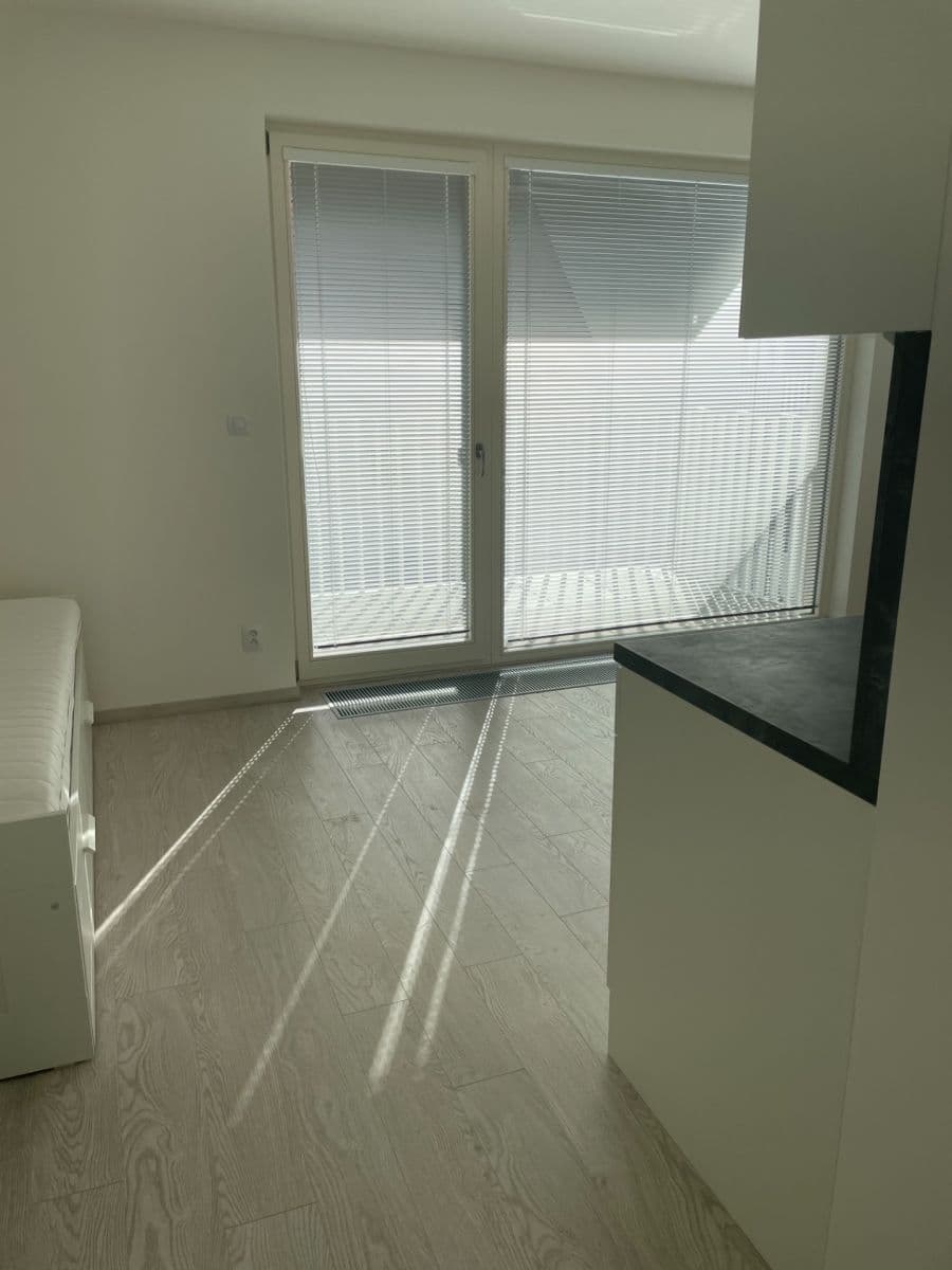 Prenájom bytu 1-izbový 30 m², Křižíkova, Praha, Praha Prenájom bytu 1-izbový 30 m², Křižíkova, Praha, Praha