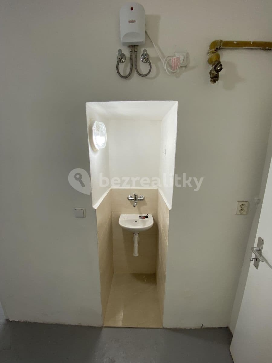 Prenájom nebytového priestoru 35 m², Malátova, Praha, Praha Prenájom nebytového priestoru 35 m², Malátova, Praha, Praha