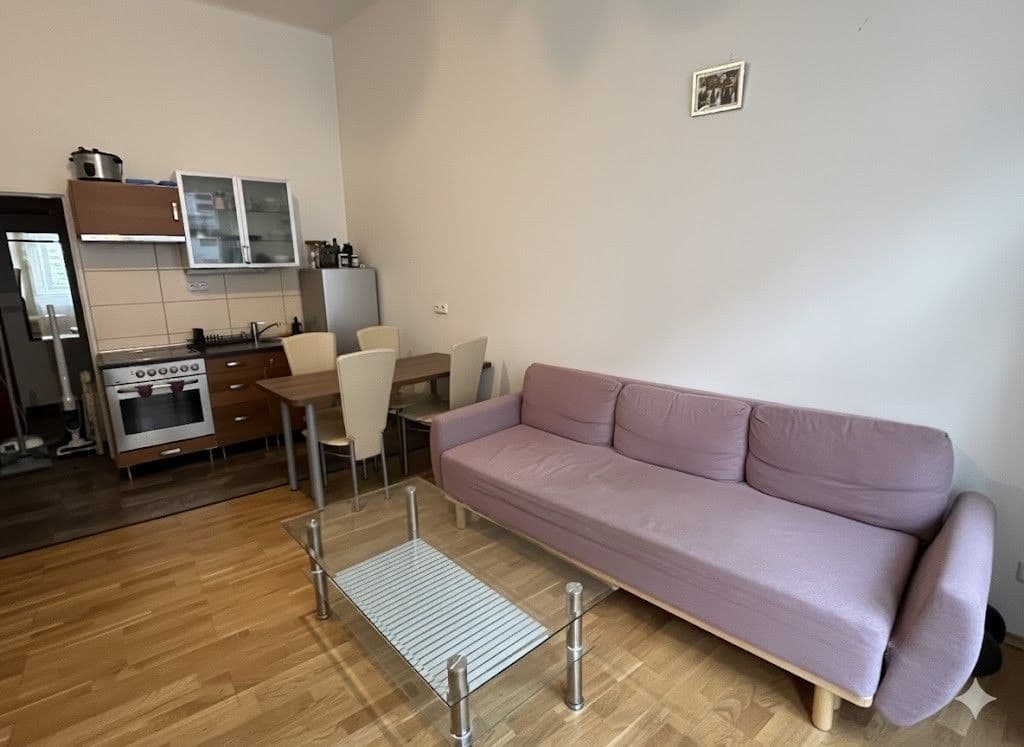 Prenájom bytu 2-izbový 38 m², Slezská, Praha, Praha Prenájom bytu 2-izbový 38 m², Slezská, Praha, Praha