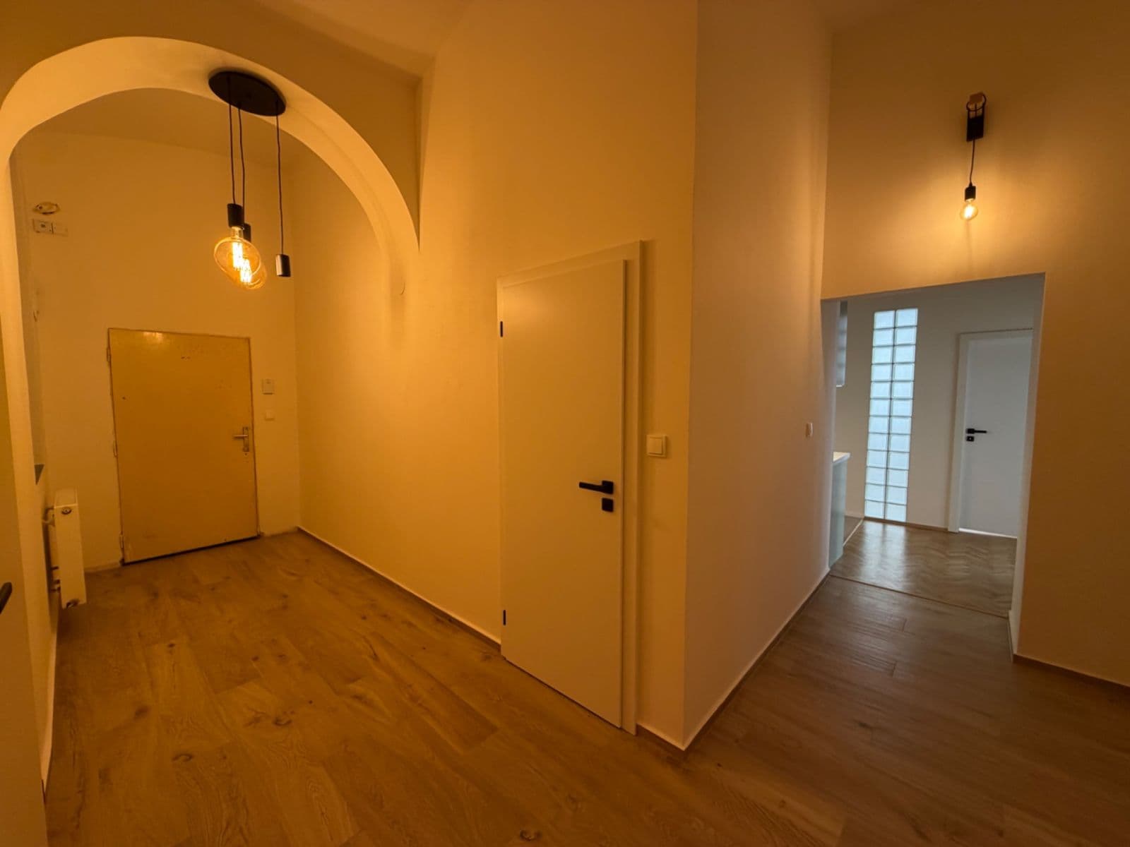 Prenájom bytu 2-izbový 72 m², Lucemburská, Praha, Praha Prenájom bytu 2-izbový 72 m², Lucemburská, Praha, Praha