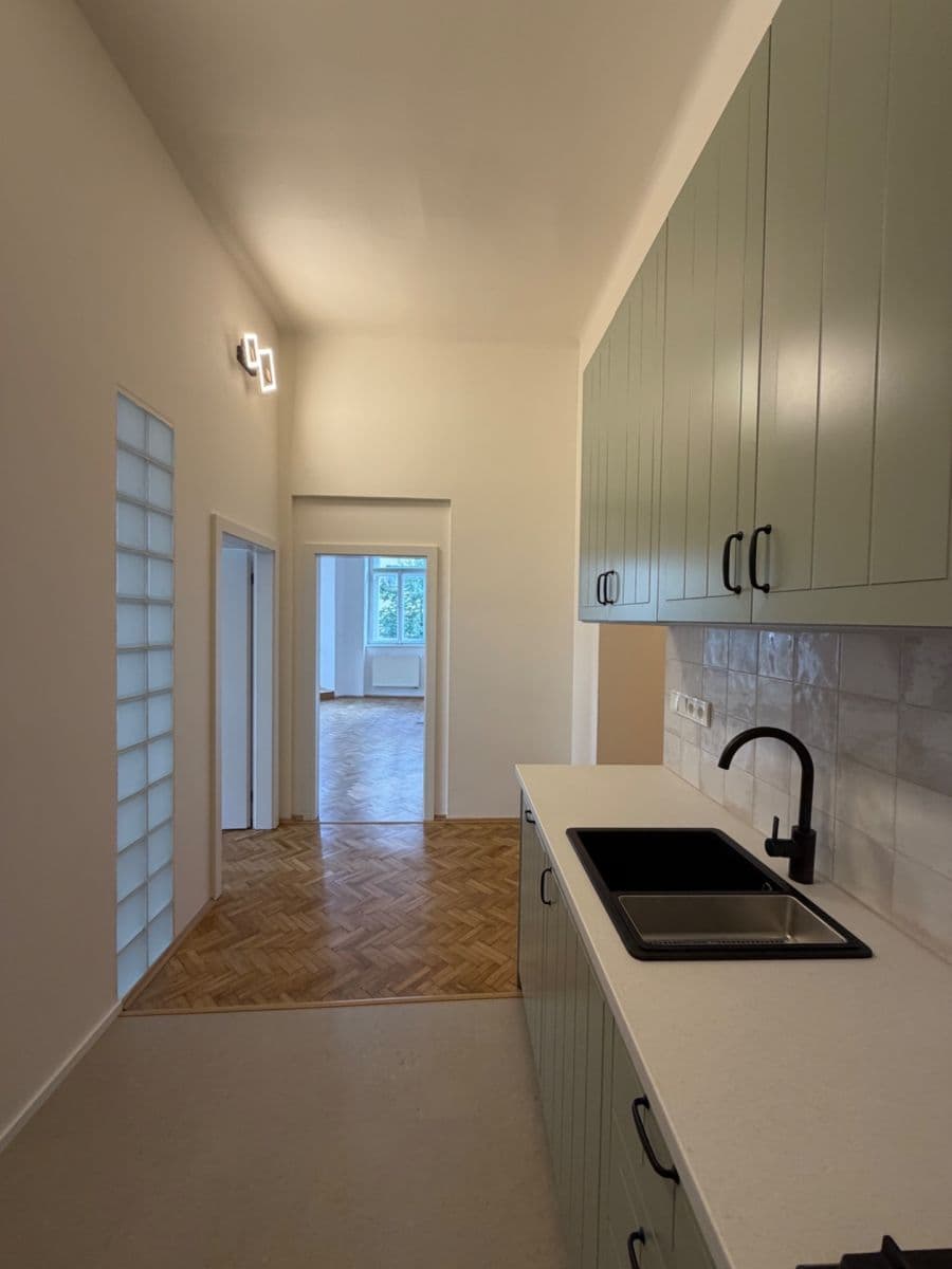 Prenájom bytu 2-izbový 72 m², Lucemburská, Praha, Praha Prenájom bytu 2-izbový 72 m², Lucemburská, Praha, Praha
