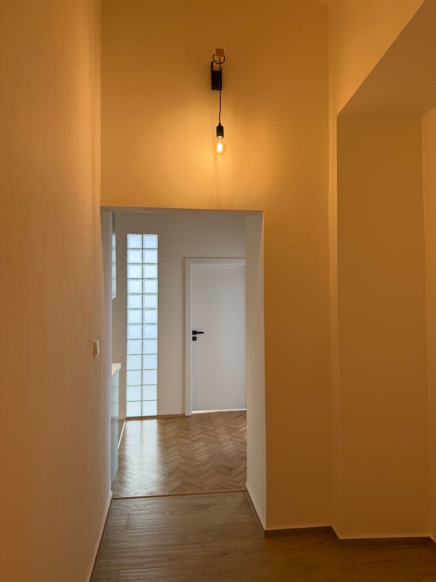 Prenájom bytu 2-izbový 72 m², Lucemburská, Praha, Praha Prenájom bytu 2-izbový 72 m², Lucemburská, Praha, Praha