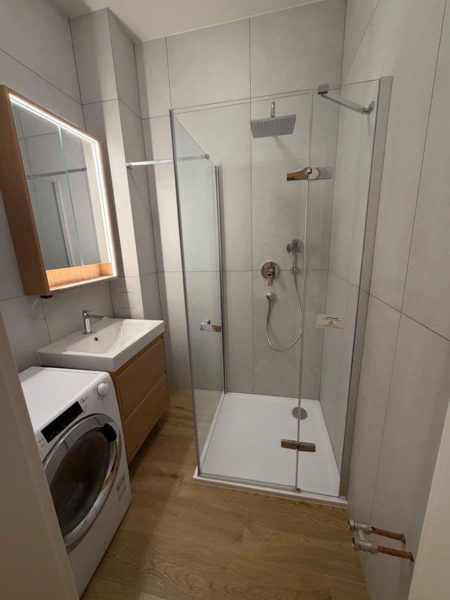 Prenájom bytu 2-izbový 72 m², Lucemburská, Praha, Praha Prenájom bytu 2-izbový 72 m², Lucemburská, Praha, Praha