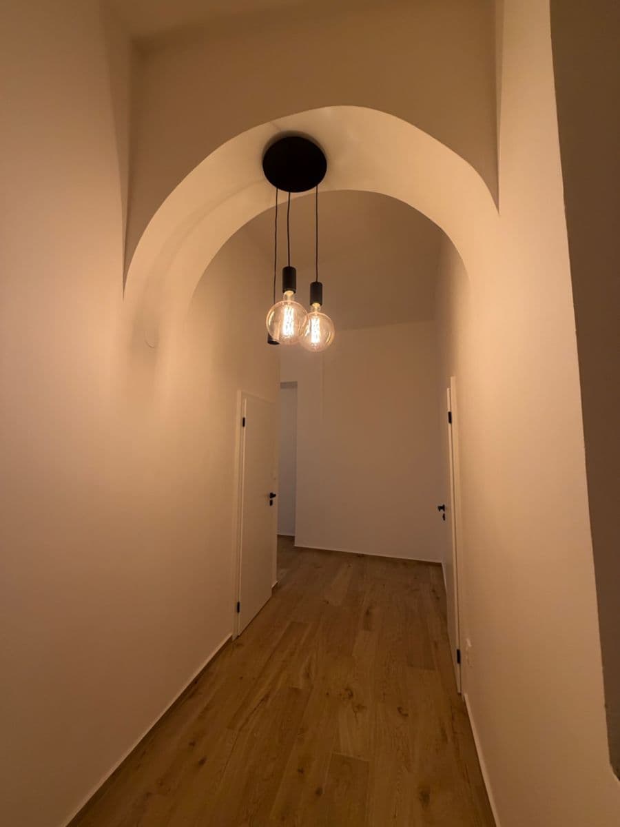 Prenájom bytu 2-izbový 72 m², Lucemburská, Praha, Praha Prenájom bytu 2-izbový 72 m², Lucemburská, Praha, Praha