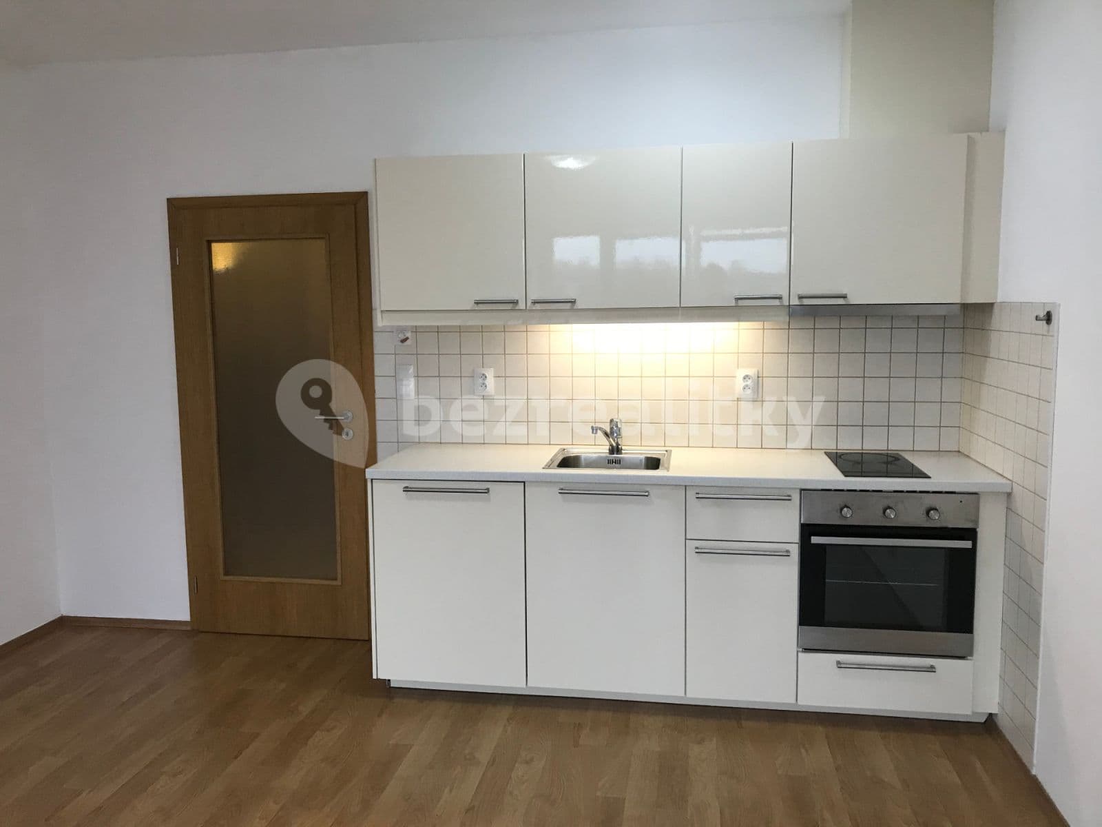 Prenájom bytu 1-izbový 35 m², Sazovická, Praha, Praha Prenájom bytu 1-izbový 35 m², Sazovická, Praha, Praha