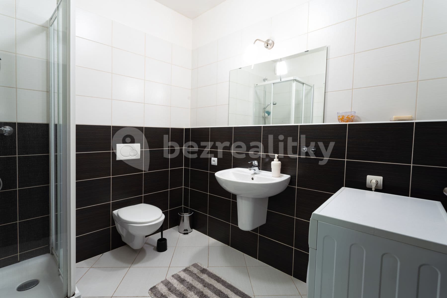 Prenájom bytu 1-izbový 28 m², Zakšínská, Praha, Praha Prenájom bytu 1-izbový 28 m², Zakšínská, Praha, Praha