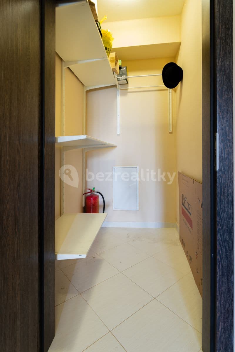Prenájom bytu 1-izbový 28 m², Zakšínská, Praha, Praha Prenájom bytu 1-izbový 28 m², Zakšínská, Praha, Praha