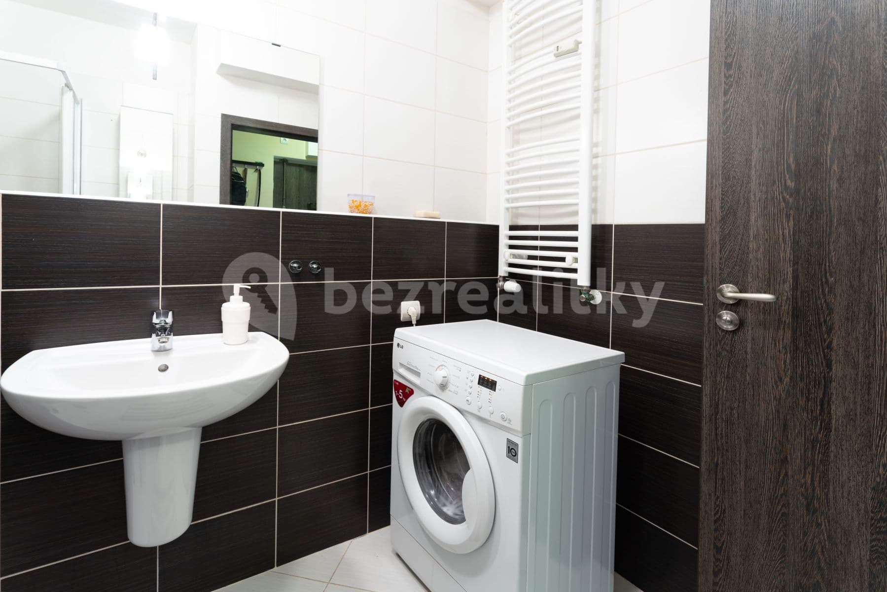 Prenájom bytu 1-izbový 28 m², Zakšínská, Praha, Praha Prenájom bytu 1-izbový 28 m², Zakšínská, Praha, Praha