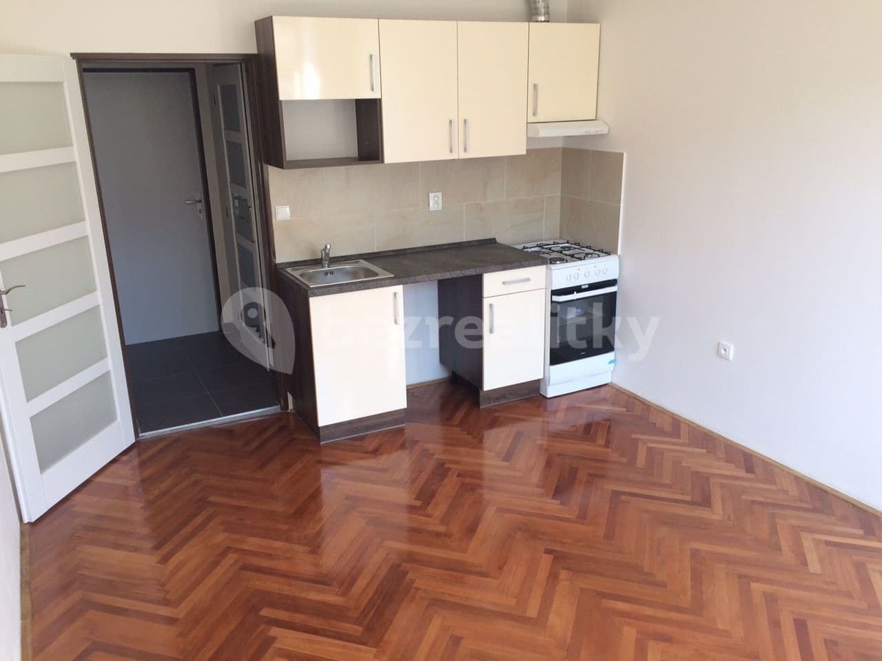 Prenájom bytu 1-izbový 22 m², Macanova, Pardubice, Pardubický kraj Prenájom bytu 1-izbový 22 m², Macanova, Pardubice, Pardubický kraj