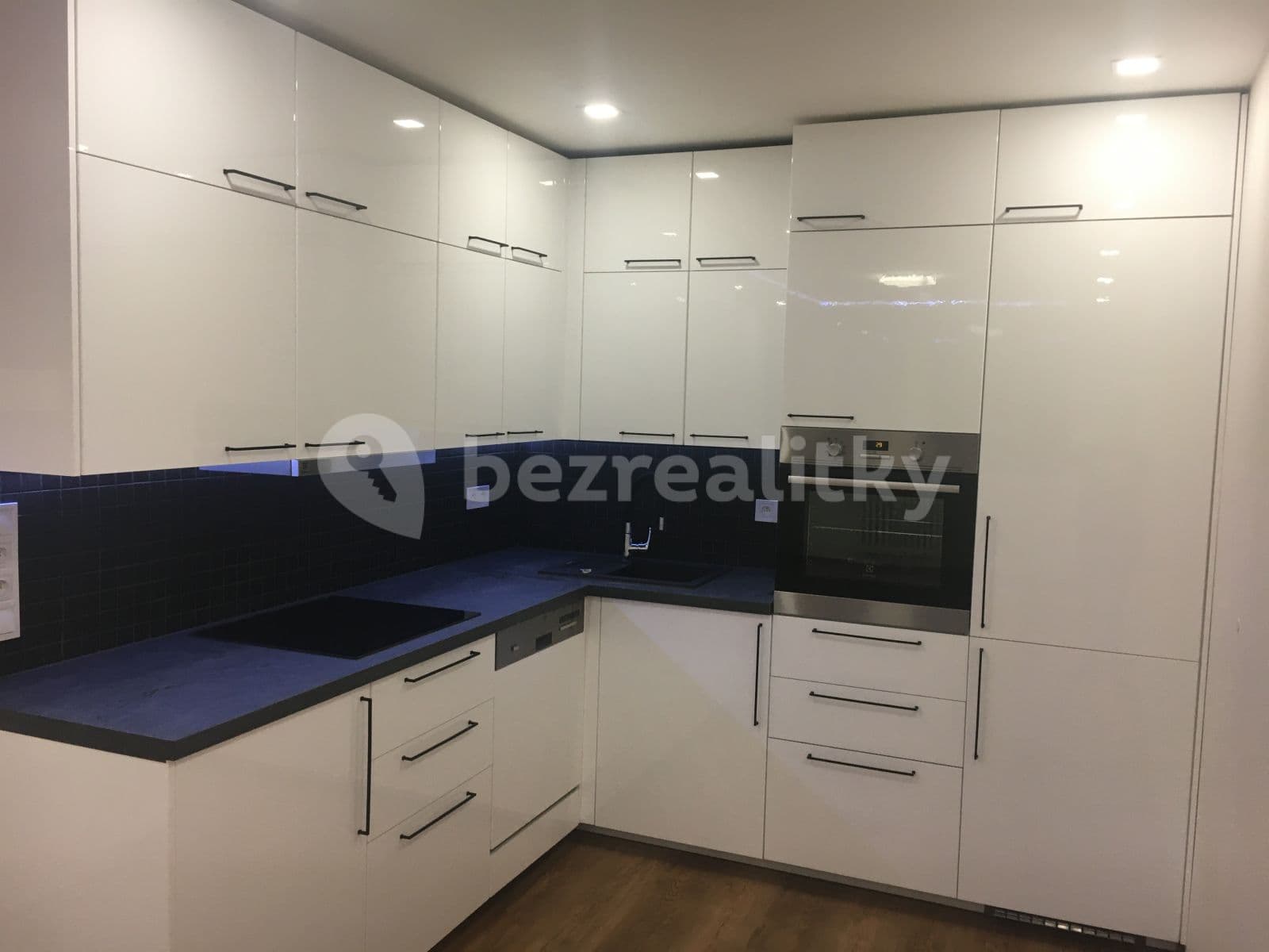 Prenájom bytu 2-izbový 45 m², Nevanova, Praha, Praha Prenájom bytu 2-izbový 45 m², Nevanova, Praha, Praha