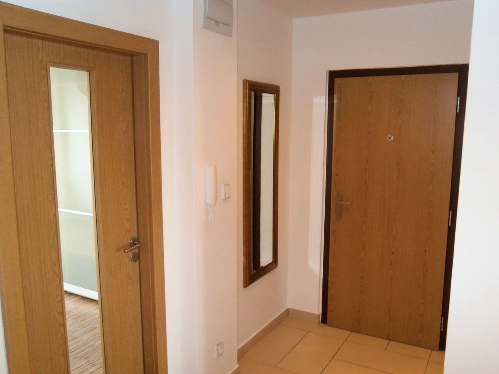 Prenájom bytu 3-izbový 78 m², Zvoncovitá, Praha, Praha Prenájom bytu 3-izbový 78 m², Zvoncovitá, Praha, Praha