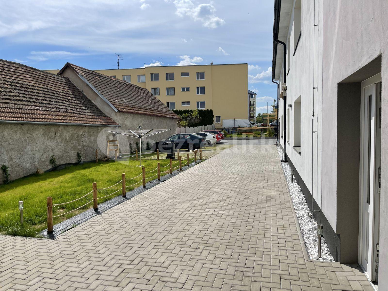 Prenájom bytu 2-izbový 58 m², Dr. E. Beneše, Bystřice, Středočeský kraj