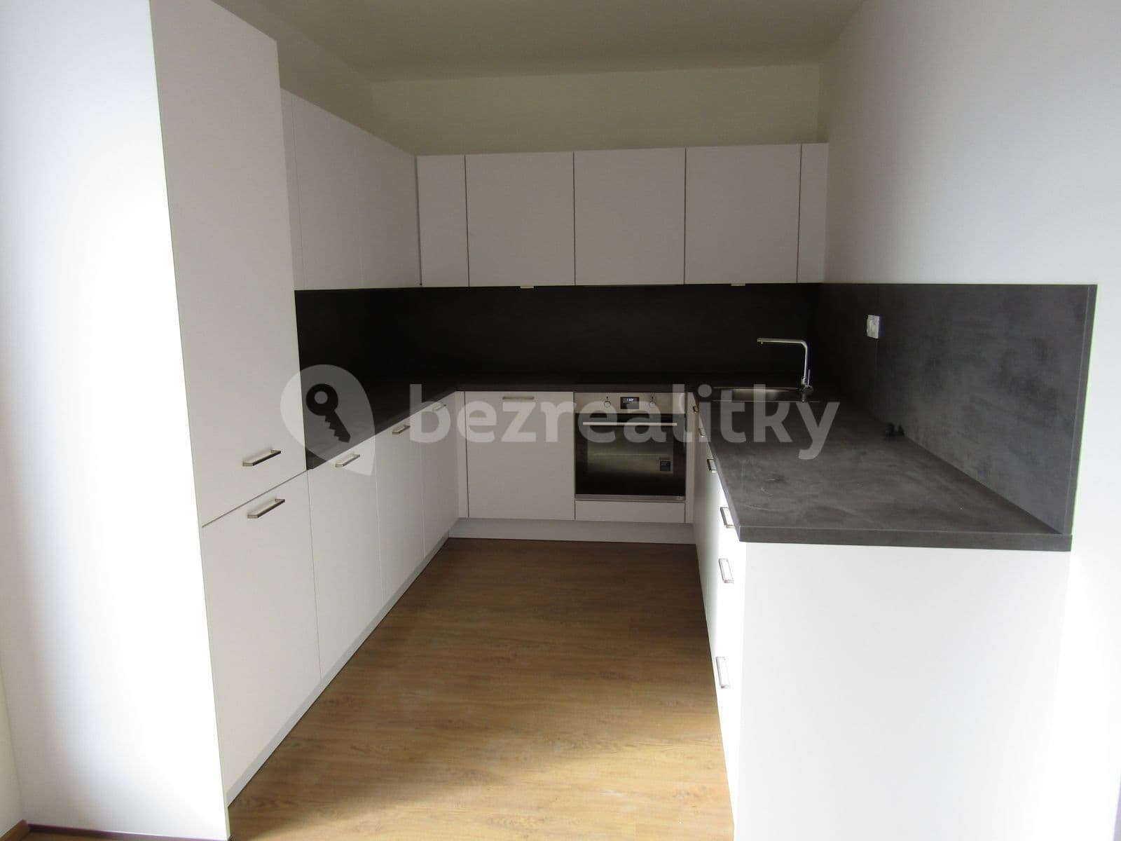 Prenájom bytu 4-izbový 118 m², Škrábkových, Praha, Praha Prenájom bytu 4-izbový 118 m², Škrábkových, Praha, Praha