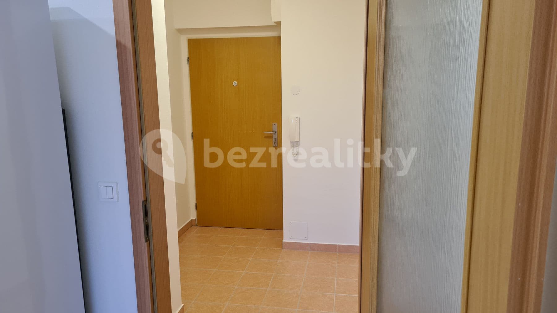 Prenájom bytu 1-izbový 30 m², Boloňská, Praha, Praha Prenájom bytu 1-izbový 30 m², Boloňská, Praha, Praha