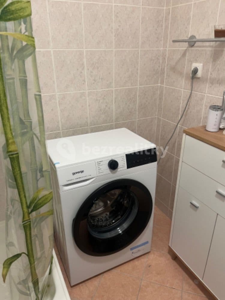 Prenájom bytu 1-izbový 30 m², Boloňská, Praha, Praha Prenájom bytu 1-izbový 30 m², Boloňská, Praha, Praha