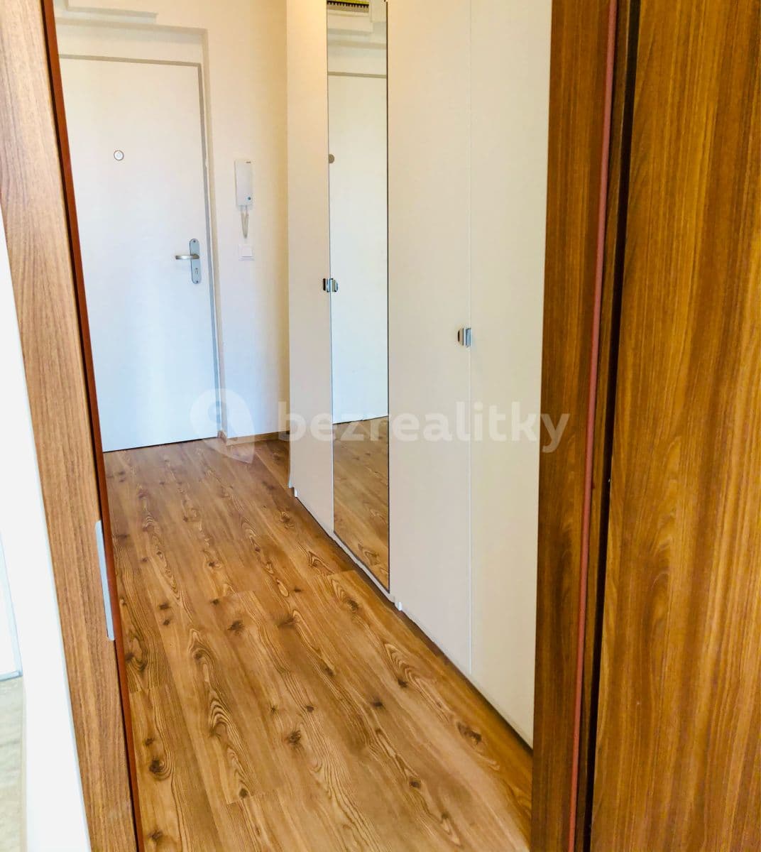 Prenájom bytu 1-izbový 30 m², Na Spravedlnosti, Pardubice, Pardubický kraj Prenájom bytu 1-izbový 30 m², Na Spravedlnosti, Pardubice, Pardubický kraj