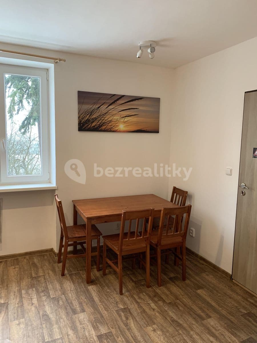 Prenájom bytu 1-izbový 45 m², Pod Rozhlednou, Jihlava, Kraj Vysočina Prenájom bytu 1-izbový 45 m², Pod Rozhlednou, Jihlava, Kraj Vysočina