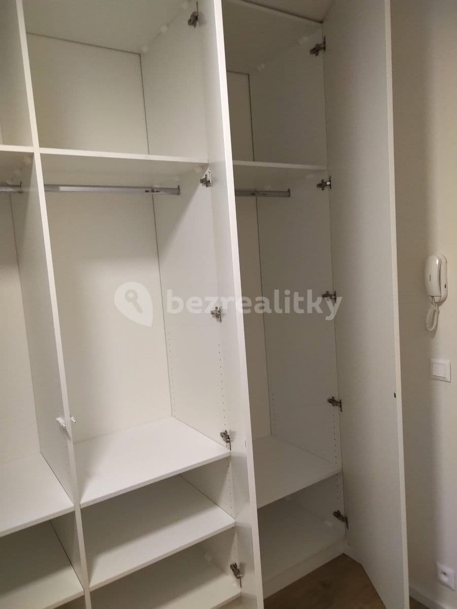 Prenájom bytu 2-izbový 62 m², Duslova, Beroun, Středočeský kraj Prenájom bytu 2-izbový 62 m², Duslova, Beroun, Středočeský kraj