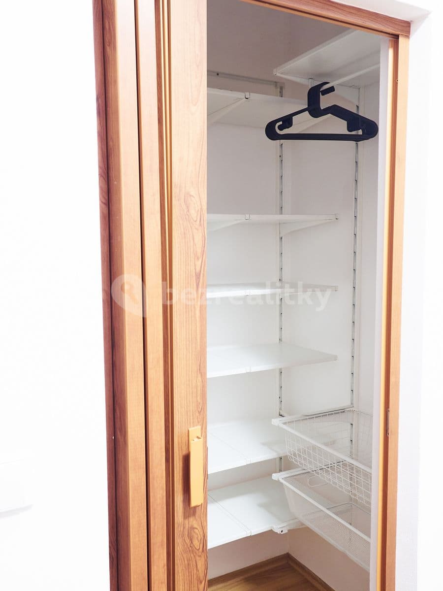 Prenájom bytu 2-izbový 40 m², Luštěnická, Praha, Praha Prenájom bytu 2-izbový 40 m², Luštěnická, Praha, Praha