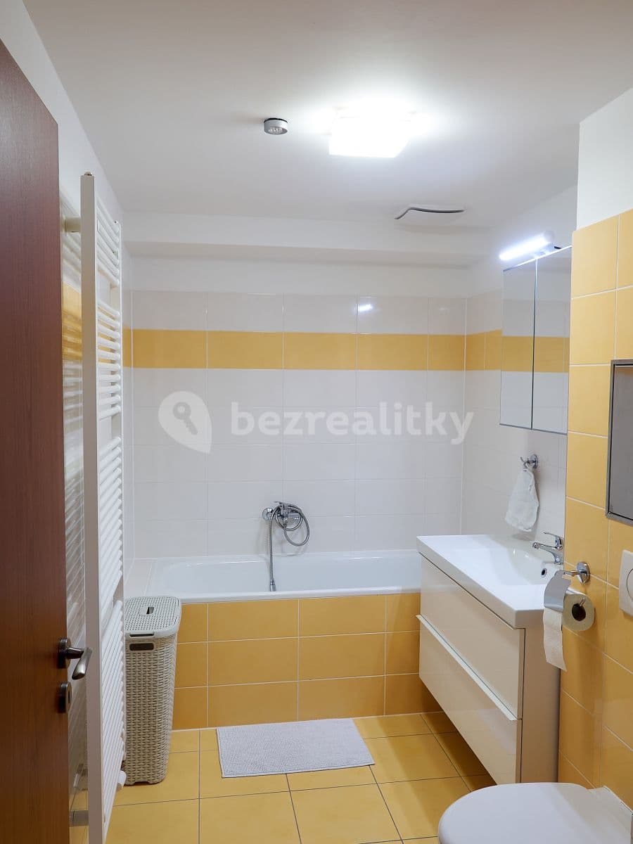 Prenájom bytu 2-izbový 40 m², Luštěnická, Praha, Praha Prenájom bytu 2-izbový 40 m², Luštěnická, Praha, Praha