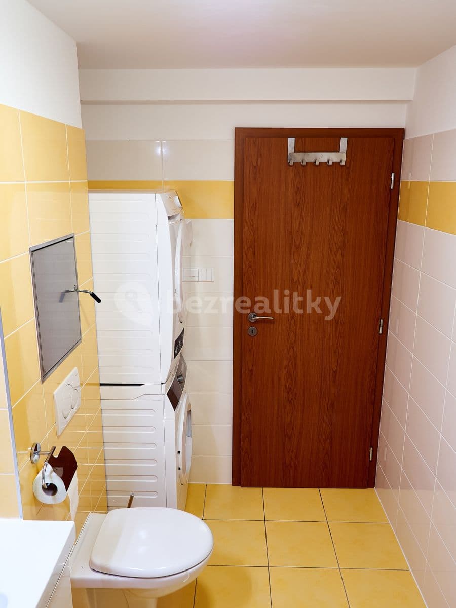 Prenájom bytu 2-izbový 40 m², Luštěnická, Praha, Praha Prenájom bytu 2-izbový 40 m², Luštěnická, Praha, Praha