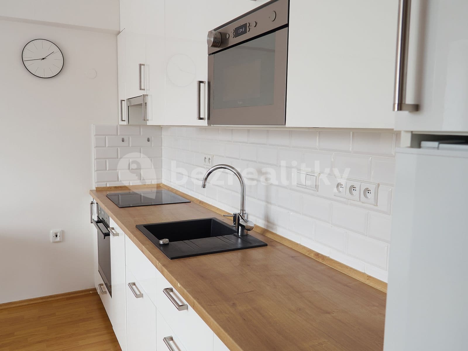 Prenájom bytu 2-izbový 40 m², Luštěnická, Praha, Praha Prenájom bytu 2-izbový 40 m², Luštěnická, Praha, Praha