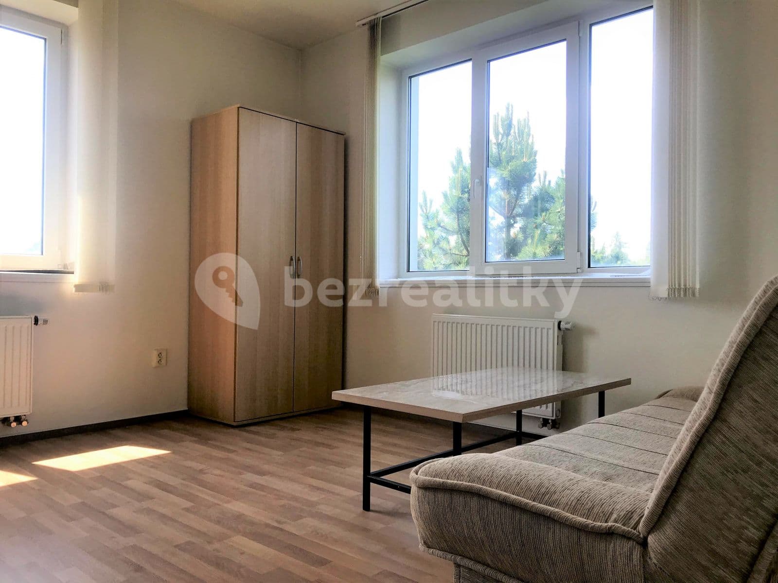 Prenájom bytu 1-izbový 20 m², U Křížku, Průhonice, Středočeský kraj Prenájom bytu 1-izbový 20 m², U Křížku, Průhonice, Středočeský kraj
