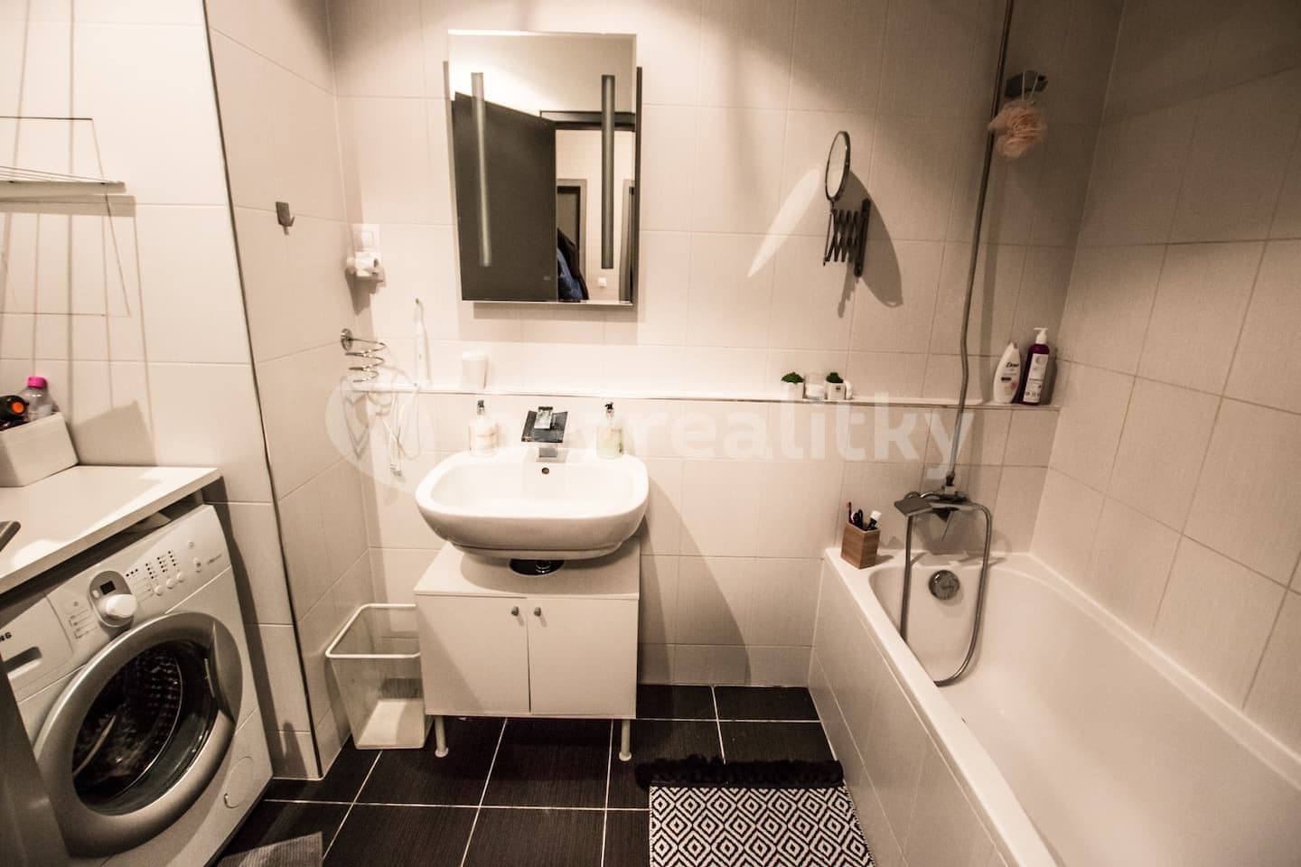 Prenájom bytu 2-izbový 69 m², Korunní, Praha, Praha Prenájom bytu 2-izbový 69 m², Korunní, Praha, Praha