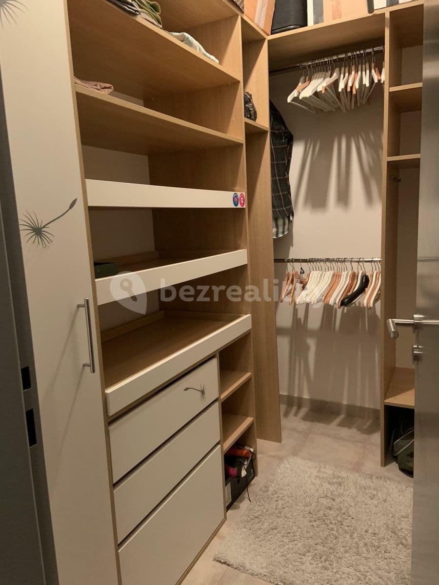 Prenájom bytu 2-izbový 69 m², Korunní, Praha, Praha Prenájom bytu 2-izbový 69 m², Korunní, Praha, Praha