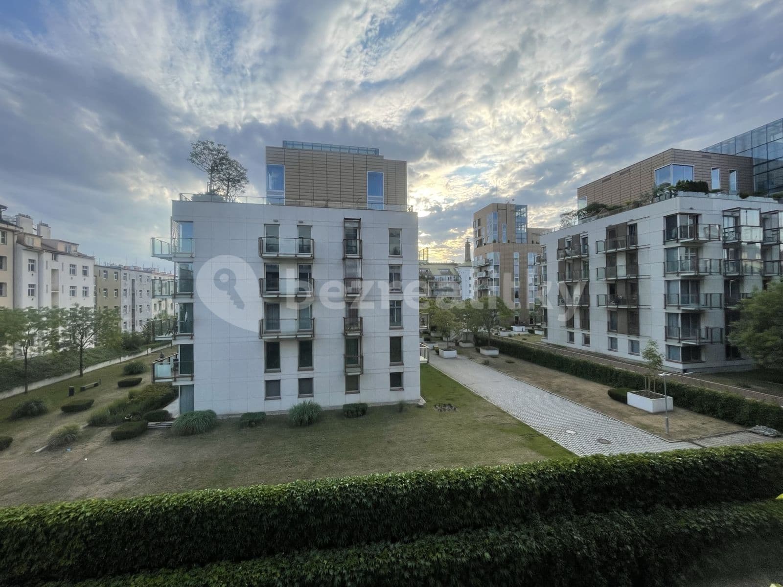 Prenájom bytu 2-izbový 69 m², Korunní, Praha, Praha Prenájom bytu 2-izbový 69 m², Korunní, Praha, Praha