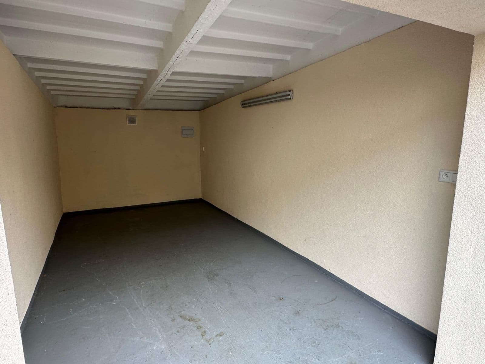 Prenájom garáže 18 m², Čipkárska, Ružinov, Bratislavský kraj Prenájom garáže 18 m², Čipkárska, Ružinov, Bratislavský kraj