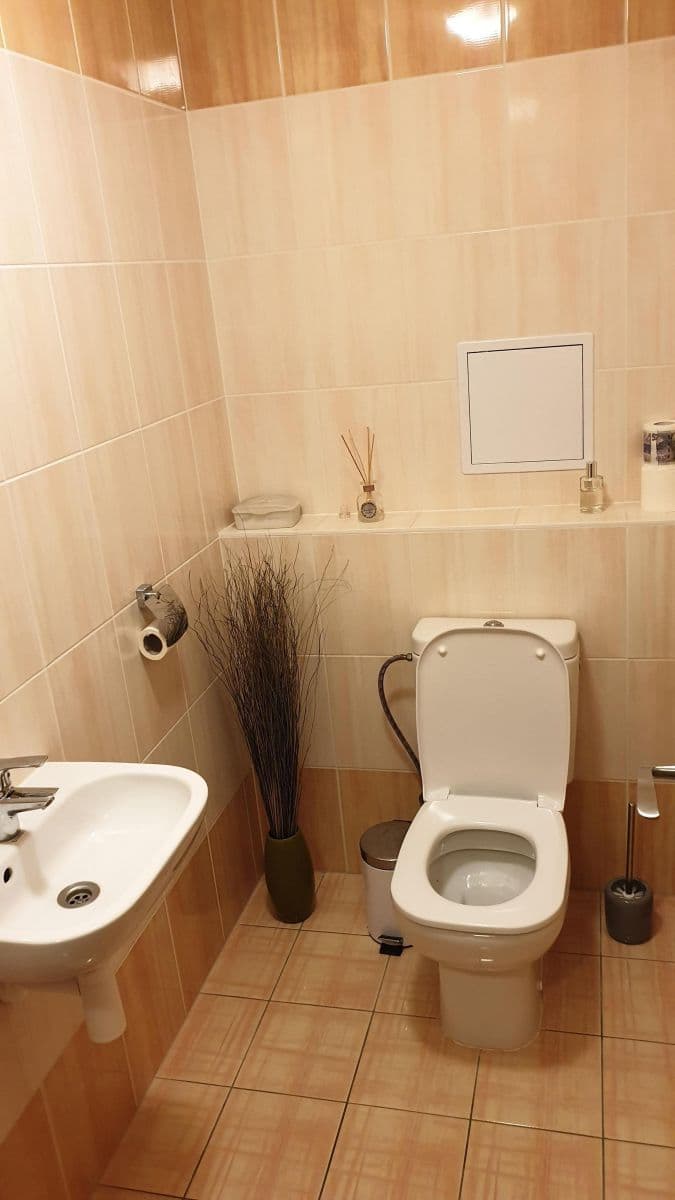 Prenájom bytu 3-izbový 92 m², Kytlická, Praha, Praha Prenájom bytu 3-izbový 92 m², Kytlická, Praha, Praha
