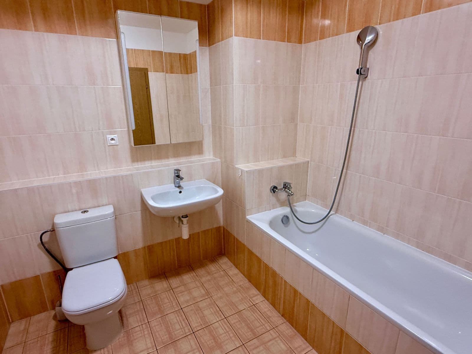 Prenájom bytu 3-izbový 92 m², Kytlická, Praha, Praha Prenájom bytu 3-izbový 92 m², Kytlická, Praha, Praha