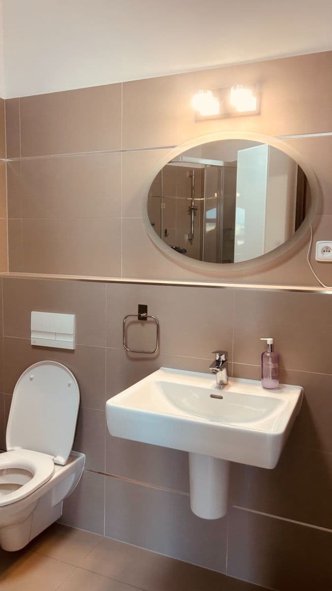 Prenájom bytu 4-izbový 120 m², Medunova, Praha, Praha Prenájom bytu 4-izbový 120 m², Medunova, Praha, Praha