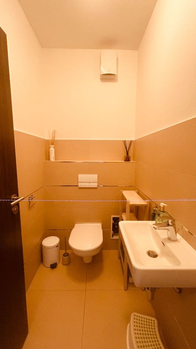 Prenájom bytu 4-izbový 120 m², Medunova, Praha, Praha Prenájom bytu 4-izbový 120 m², Medunova, Praha, Praha
