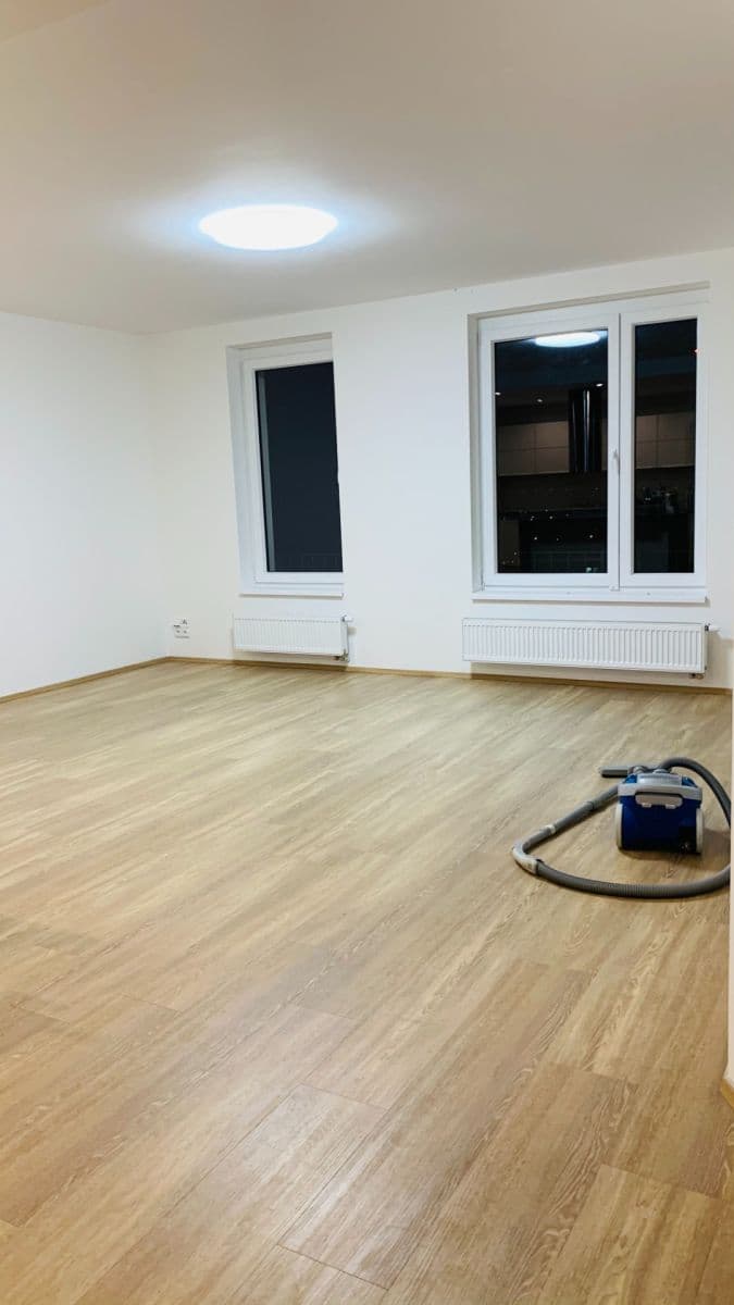 Prenájom bytu 4-izbový 120 m², Medunova, Praha, Praha Prenájom bytu 4-izbový 120 m², Medunova, Praha, Praha