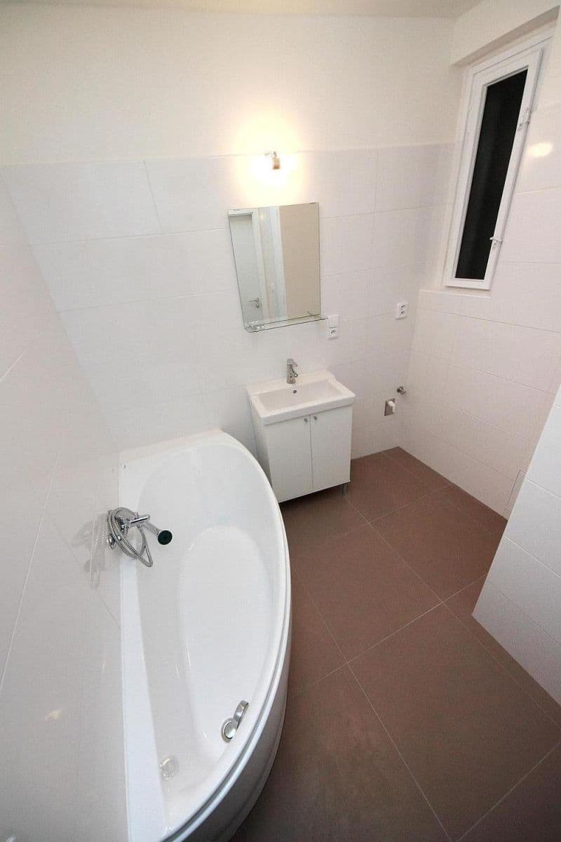 Prenájom bytu 2-izbový 53 m², Přístavní, Praha, Praha Prenájom bytu 2-izbový 53 m², Přístavní, Praha, Praha