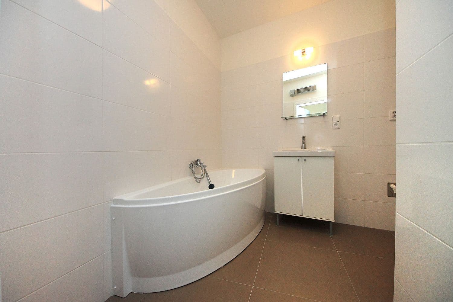Prenájom bytu 2-izbový 53 m², Přístavní, Praha, Praha Prenájom bytu 2-izbový 53 m², Přístavní, Praha, Praha