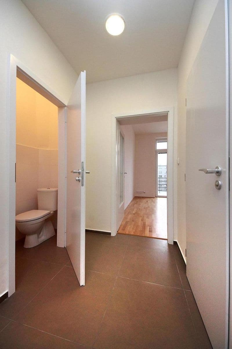 Prenájom bytu 2-izbový 53 m², Přístavní, Praha, Praha Prenájom bytu 2-izbový 53 m², Přístavní, Praha, Praha