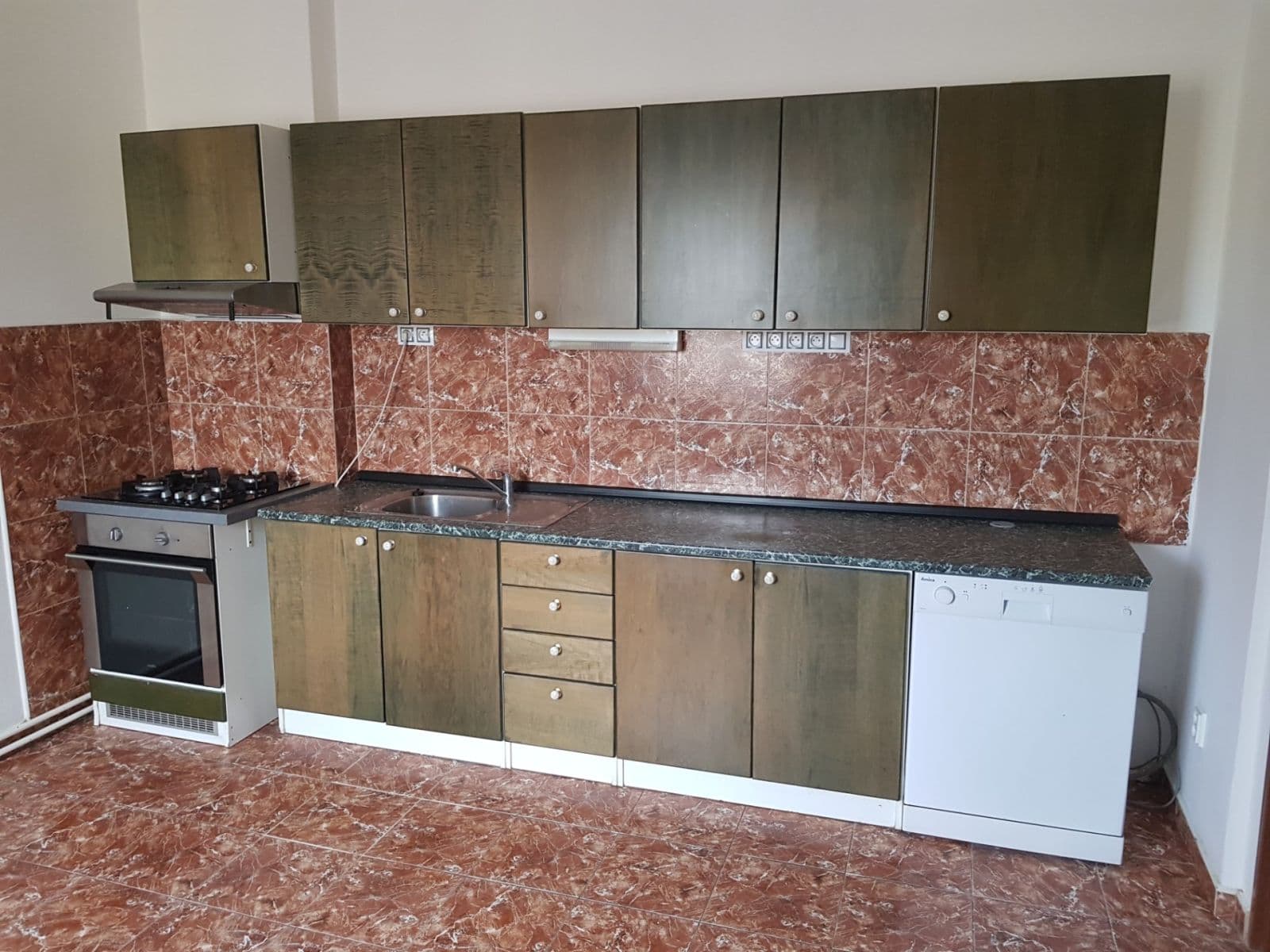 Prenájom bytu 4-izbový 115 m², Hálkova, Plzeň, Plzeňský kraj Prenájom bytu 4-izbový 115 m², Hálkova, Plzeň, Plzeňský kraj