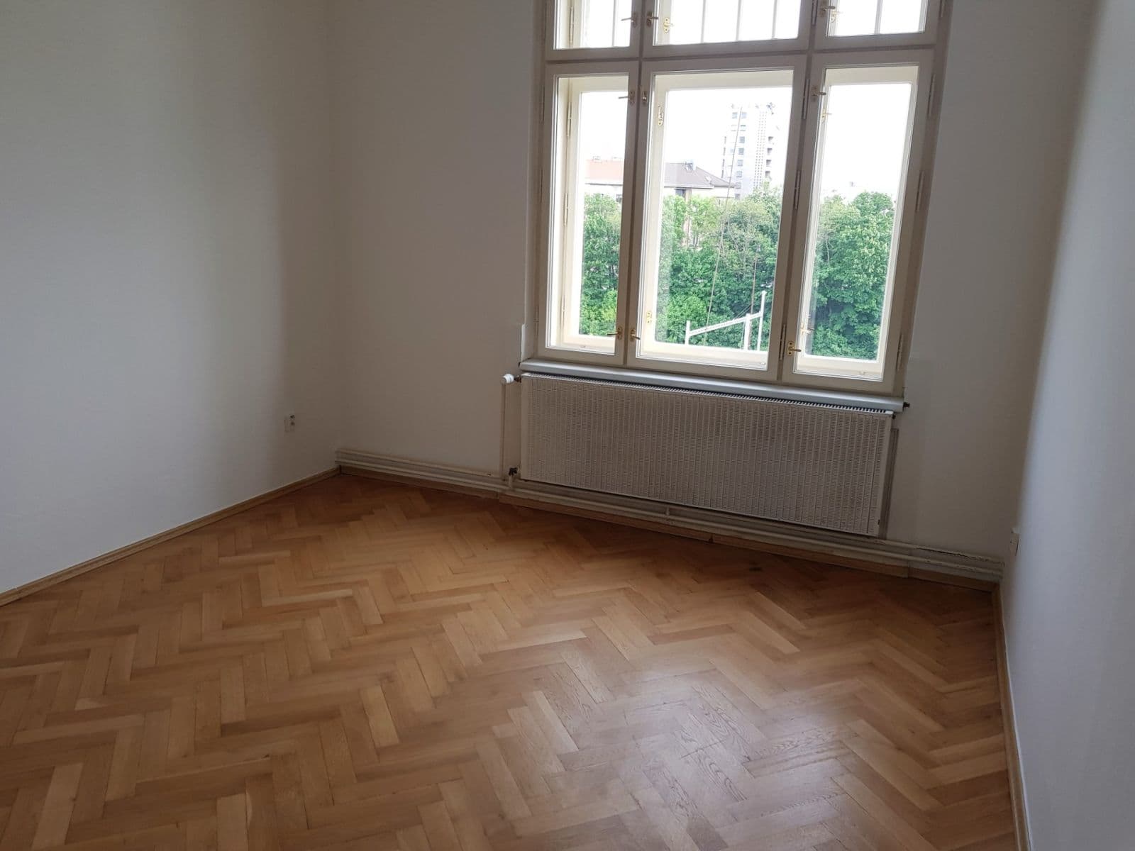 Prenájom bytu 4-izbový 115 m², Hálkova, Plzeň, Plzeňský kraj Prenájom bytu 4-izbový 115 m², Hálkova, Plzeň, Plzeňský kraj