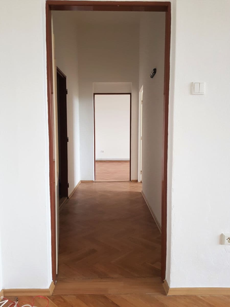 Prenájom bytu 4-izbový 115 m², Hálkova, Plzeň, Plzeňský kraj Prenájom bytu 4-izbový 115 m², Hálkova, Plzeň, Plzeňský kraj
