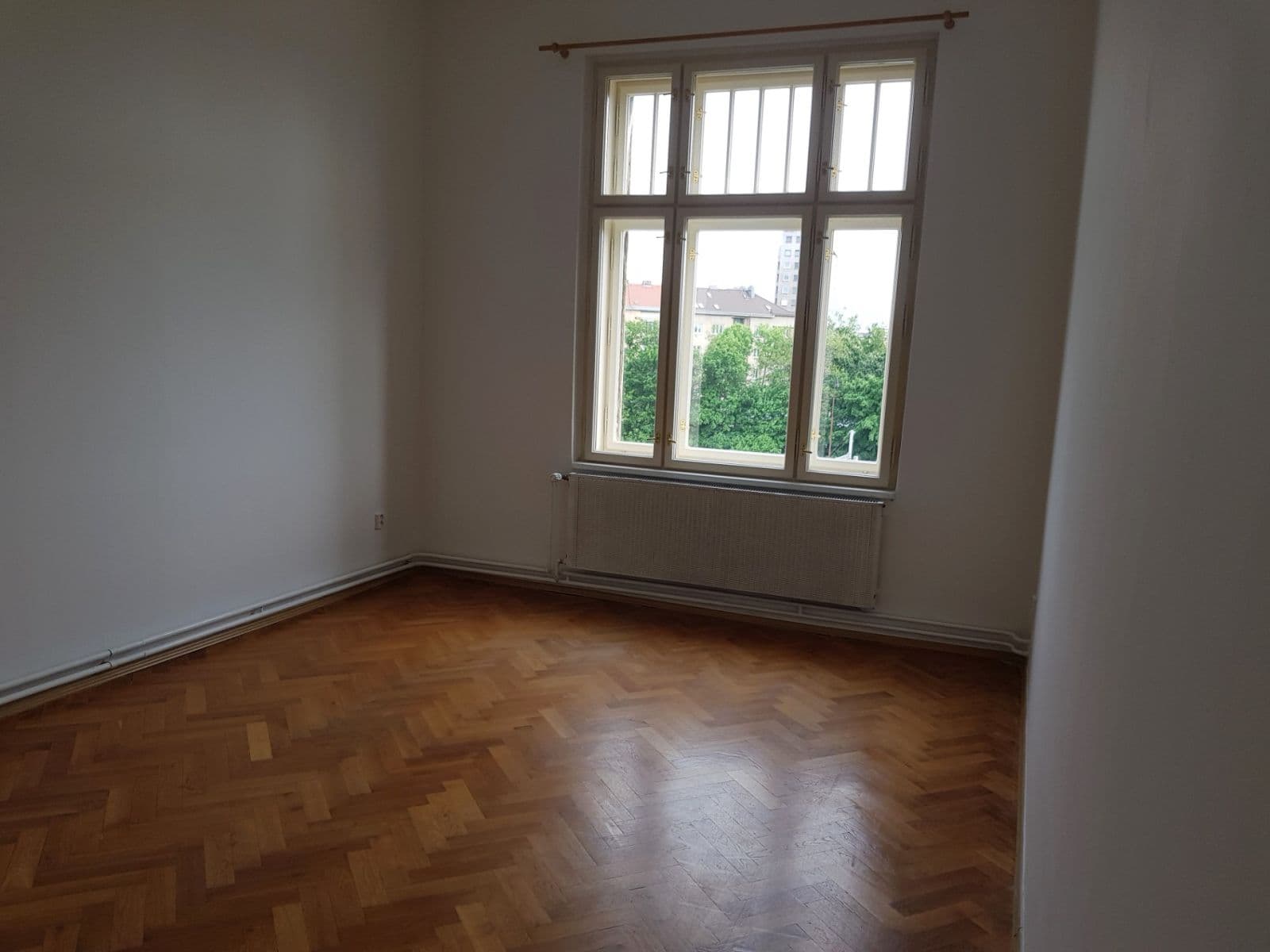 Prenájom bytu 4-izbový 115 m², Hálkova, Plzeň, Plzeňský kraj Prenájom bytu 4-izbový 115 m², Hálkova, Plzeň, Plzeňský kraj