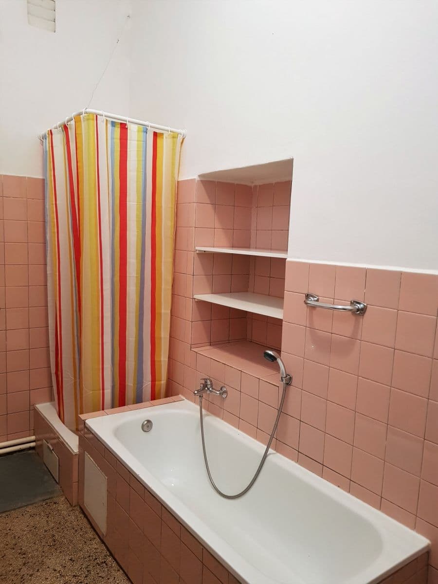 Prenájom bytu 4-izbový 115 m², Hálkova, Plzeň, Plzeňský kraj Prenájom bytu 4-izbový 115 m², Hálkova, Plzeň, Plzeňský kraj
