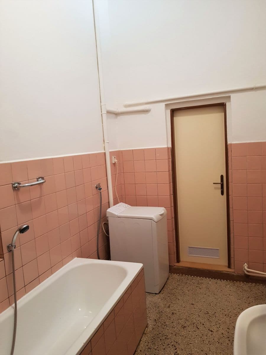 Prenájom bytu 4-izbový 115 m², Hálkova, Plzeň, Plzeňský kraj Prenájom bytu 4-izbový 115 m², Hálkova, Plzeň, Plzeňský kraj