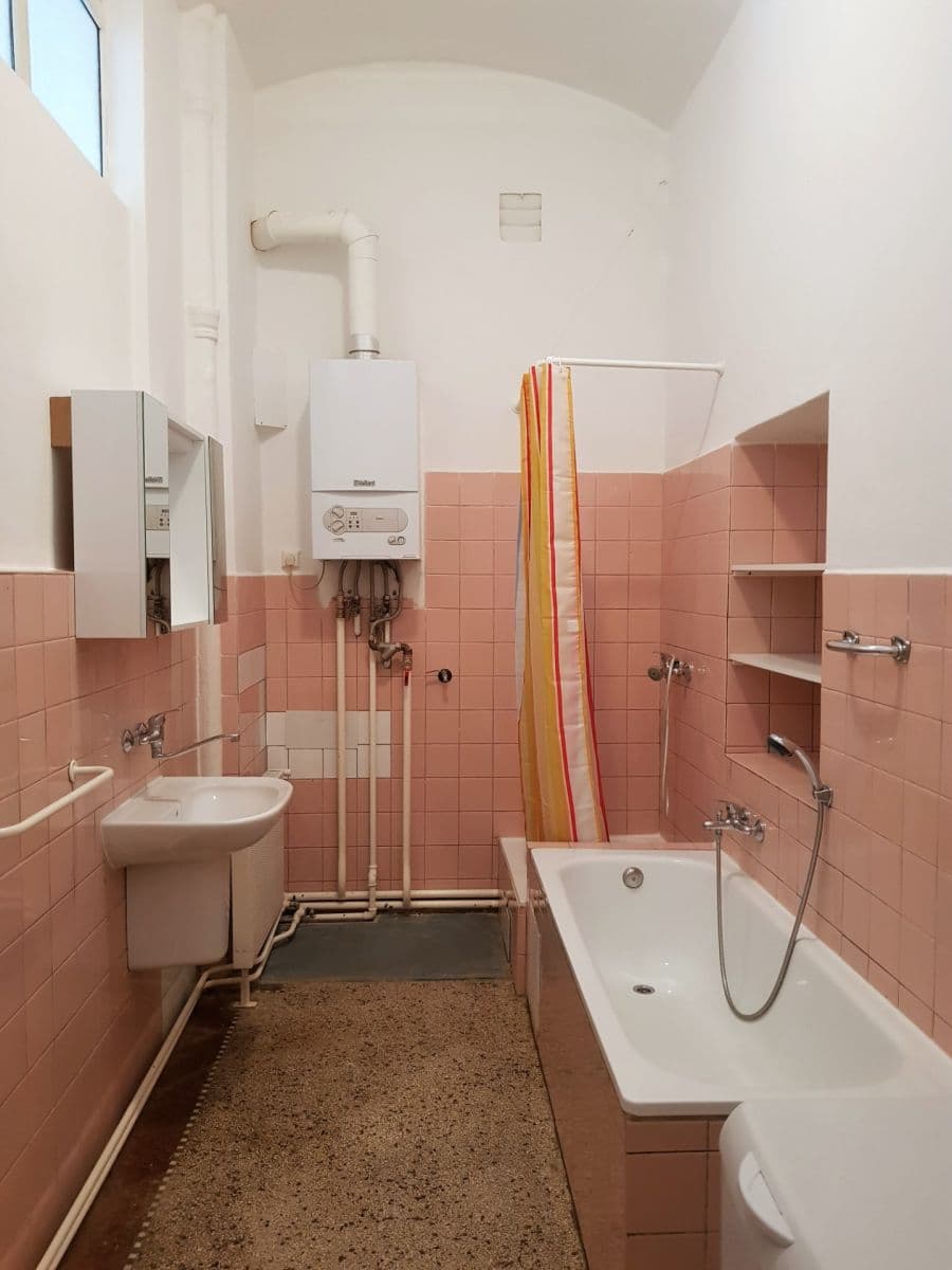 Prenájom bytu 4-izbový 115 m², Hálkova, Plzeň, Plzeňský kraj Prenájom bytu 4-izbový 115 m², Hálkova, Plzeň, Plzeňský kraj